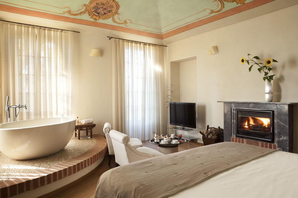 Suite | Living area | LCD TV