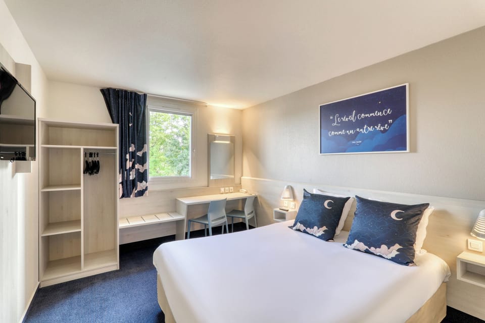 Classic Double Room | Desk, soundproofing, iron/ironing board, bed sheets