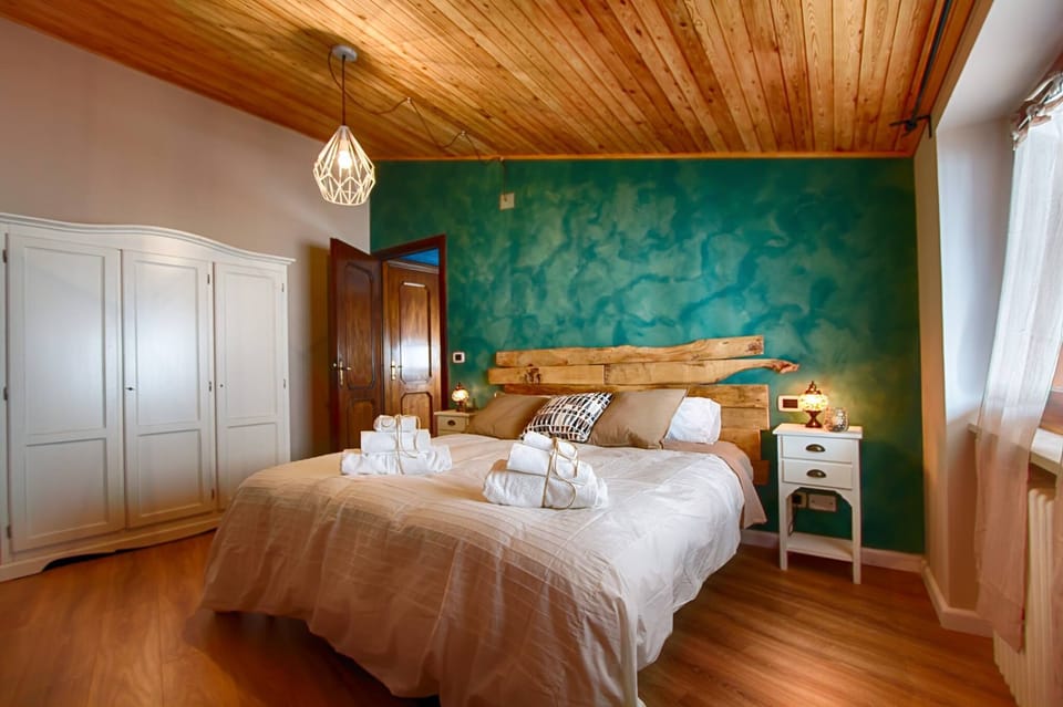 Double Room | Desk, free cribs/infant beds, free WiFi, bed sheets