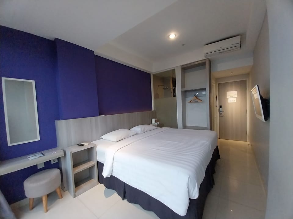 Desk, iron/ironing board, free WiFi, bed sheets