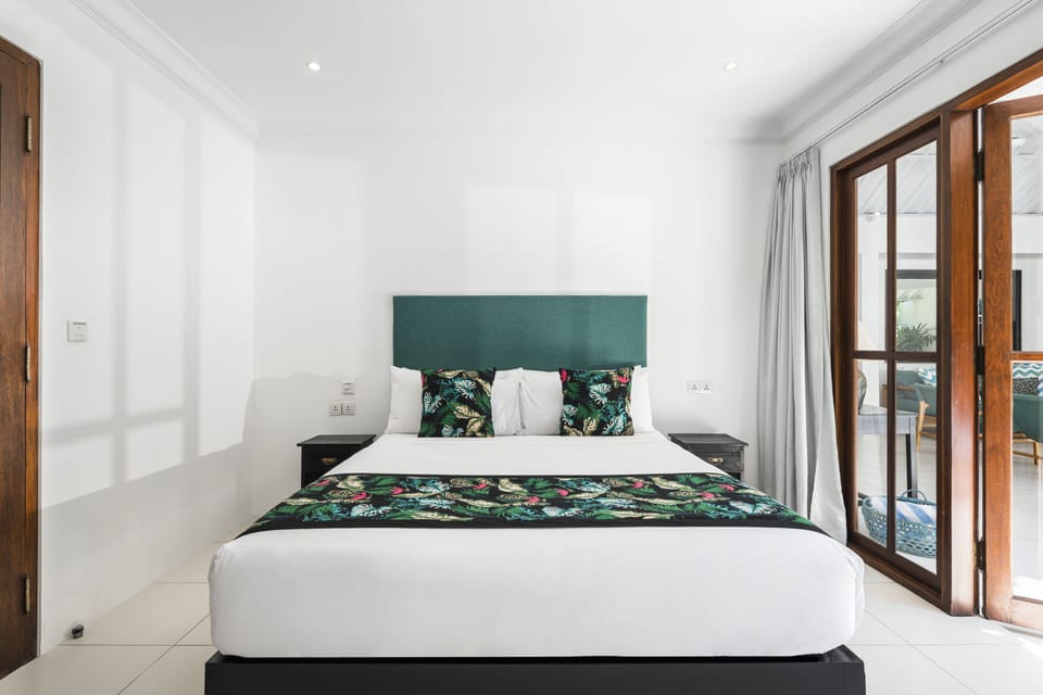 Comfort Villa, 3 Bedrooms | 3 bedrooms, in-room safe, desk, iron/ironing board