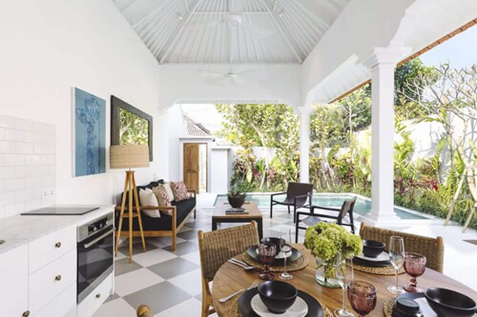 Comfort Villa, 2 Bedrooms | Living area | 40-inch flat-screen TV with cable channels, Smart TV