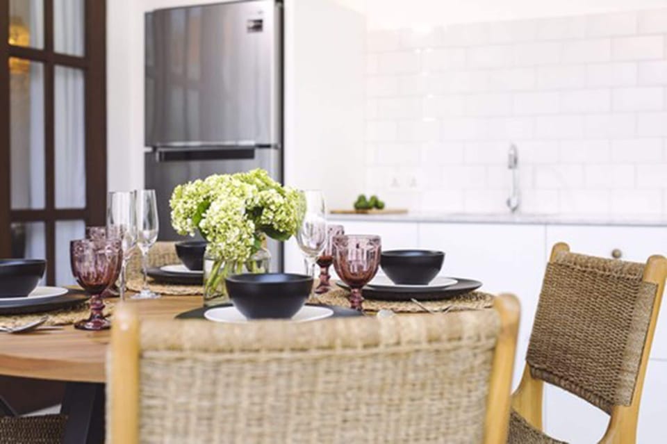 Comfort Villa, 2 Bedrooms | In-room dining