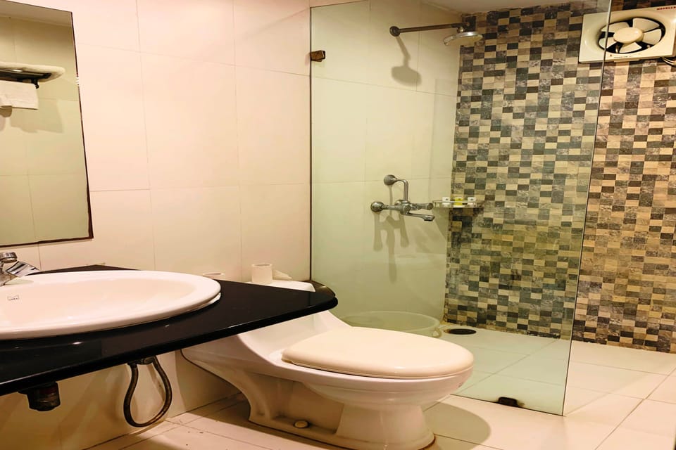 Super Deluxe | Bathroom | Shower, rainfall showerhead, free toiletries, hair dryer (on request)
