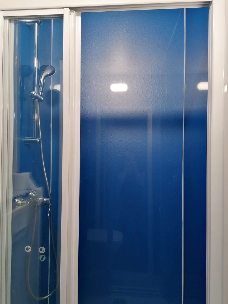 Shower, eco-friendly toiletries, towels
