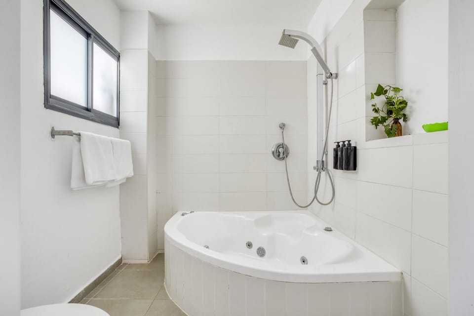 The Loft | Jetted tub