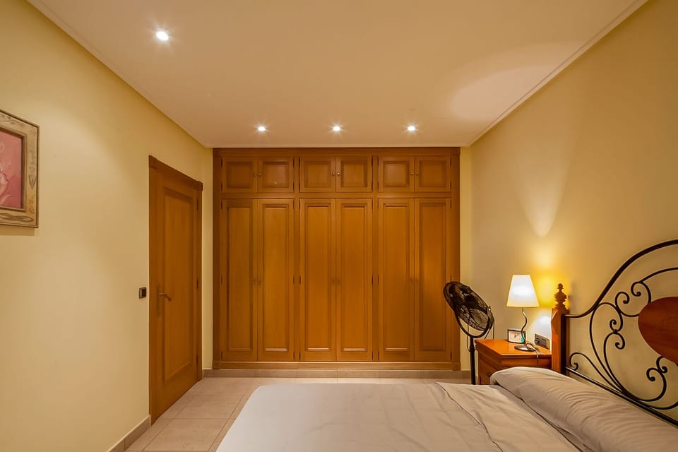 Comfort Room, Private Bathroom (1) | Premium bedding, down comforters, memory foam beds, in-room safe