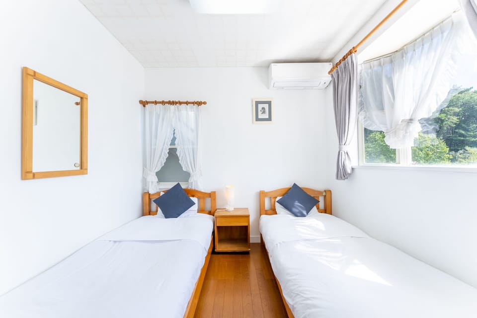 Deluxe Twin Room, Non Smoking | Free WiFi, bed sheets