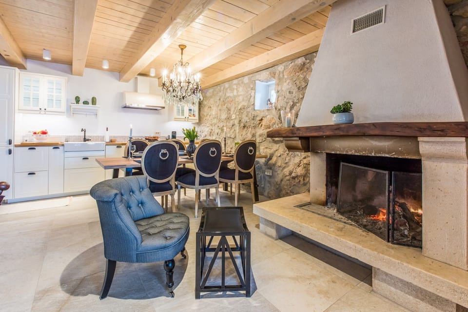 Living room | Fireplace