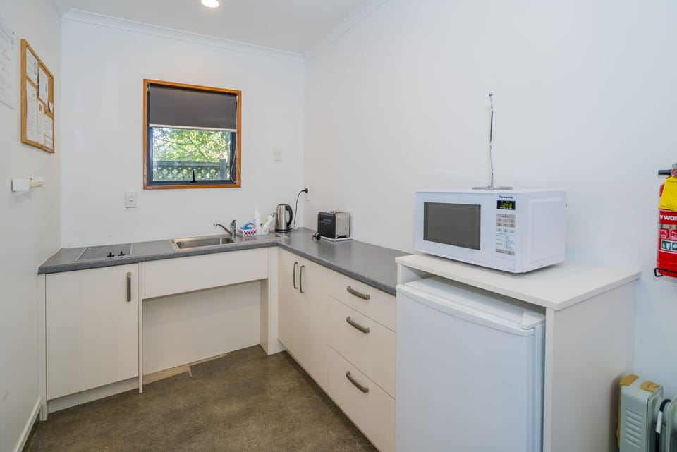 Disabled Access Triple Room | Private kitchen | Fridge, coffee/tea maker, electric kettle, toaster