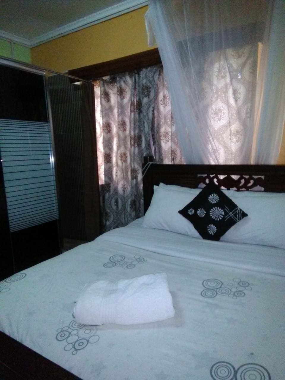 Desk, free WiFi, bed sheets