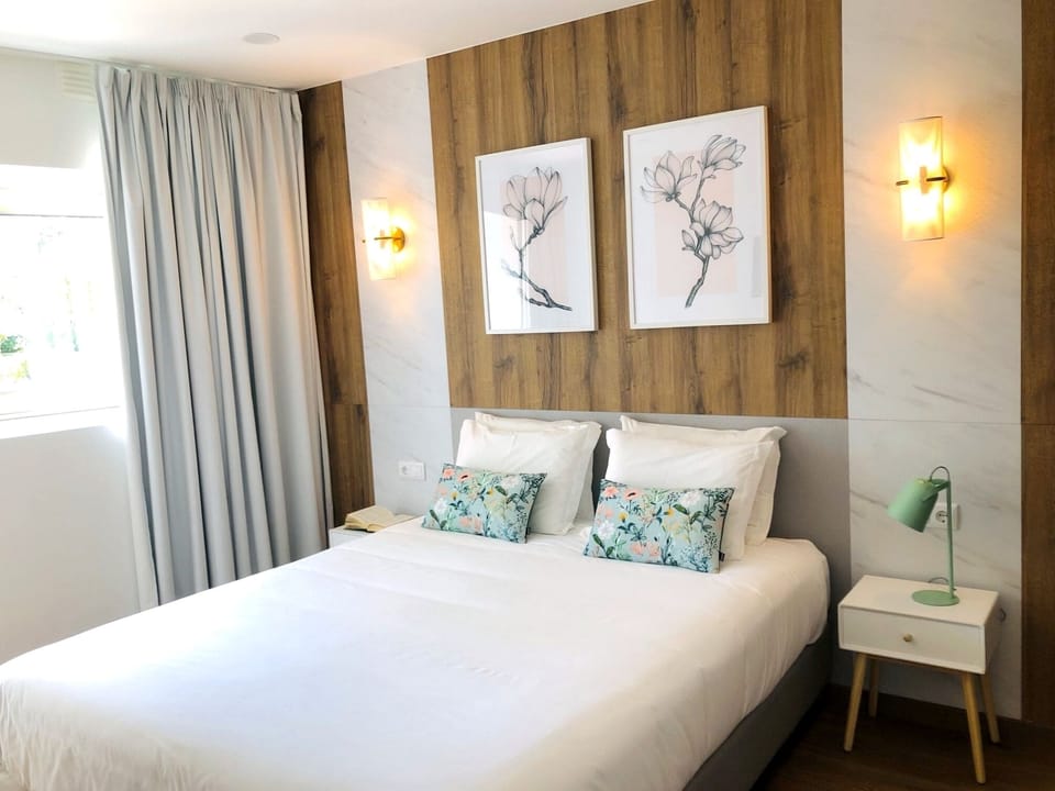 Double Room | Desk, free WiFi, bed sheets