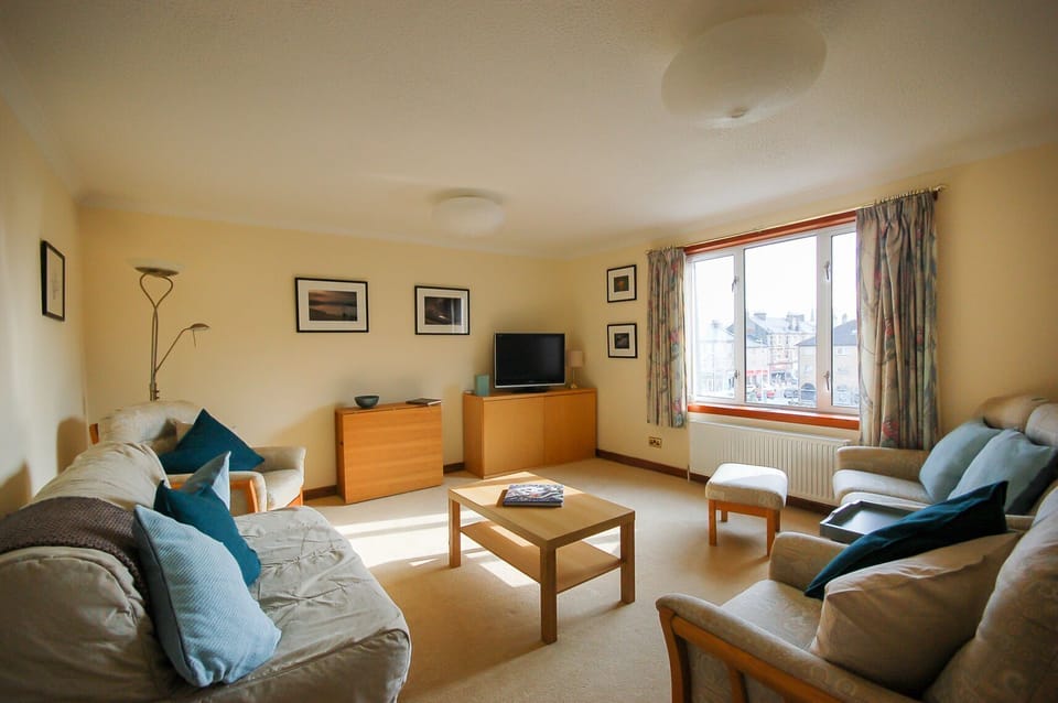 Apartment, 2 Bedrooms | Living area