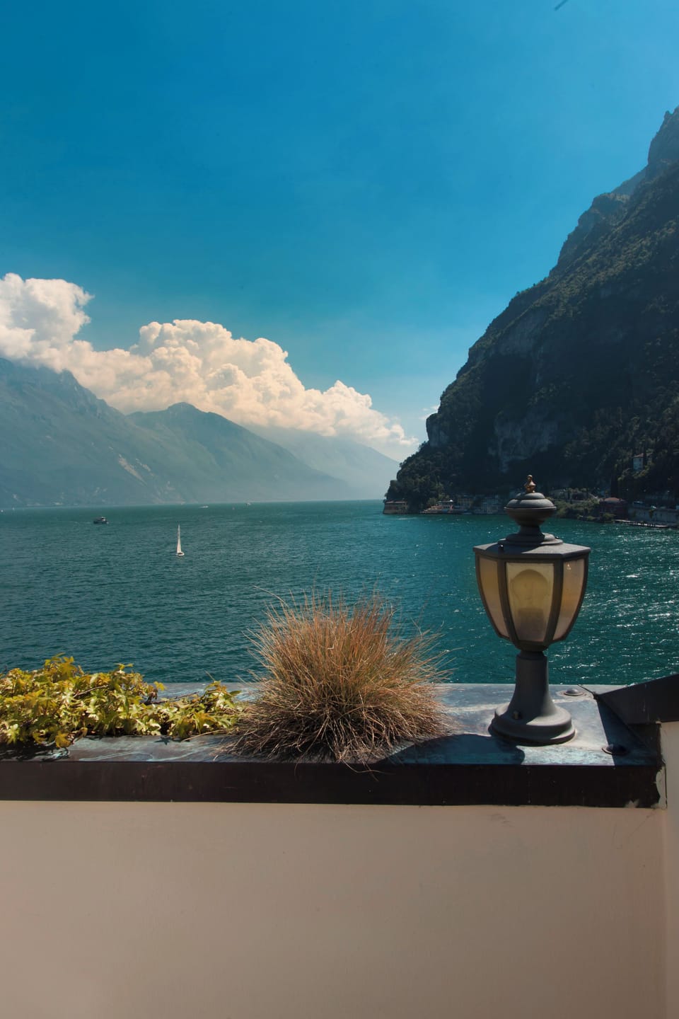 Camera Premium - Fronte Lago - Terrazzo | In-room safe, soundproofing, WiFi (free), bed sheets