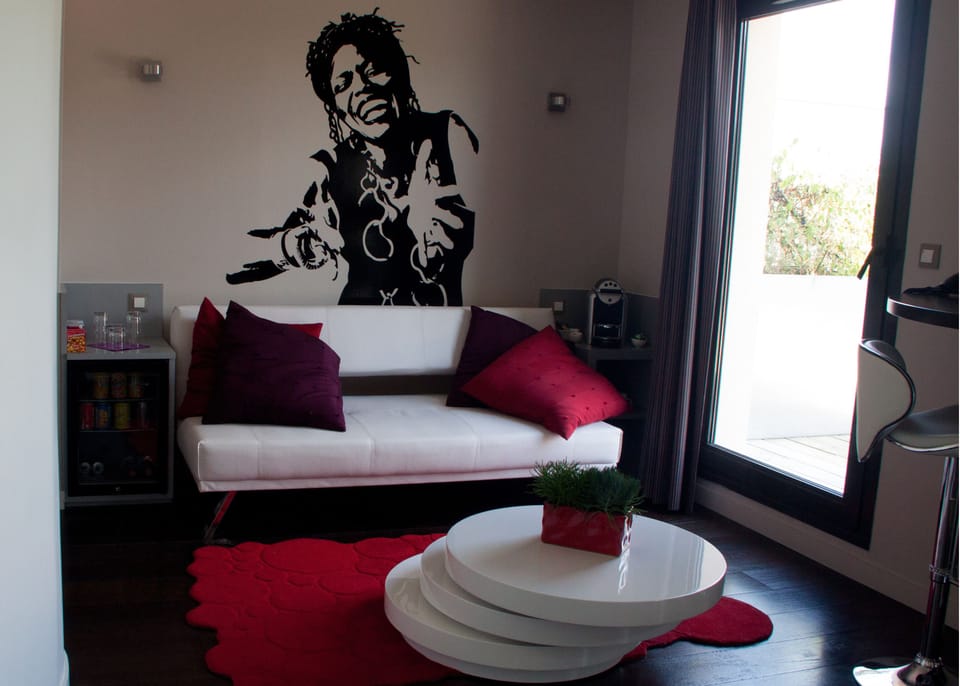 Suite, Terrace, River View | Living area | 92-cm LED TV with digital channels, TV