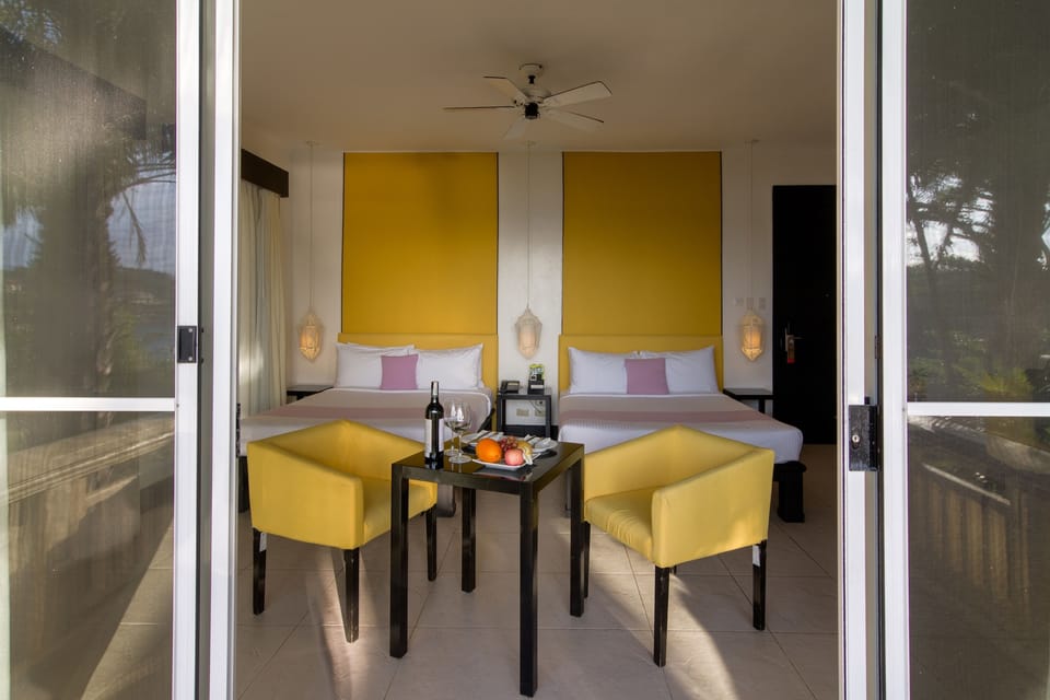 Premium bedding, minibar, desk, free WiFi