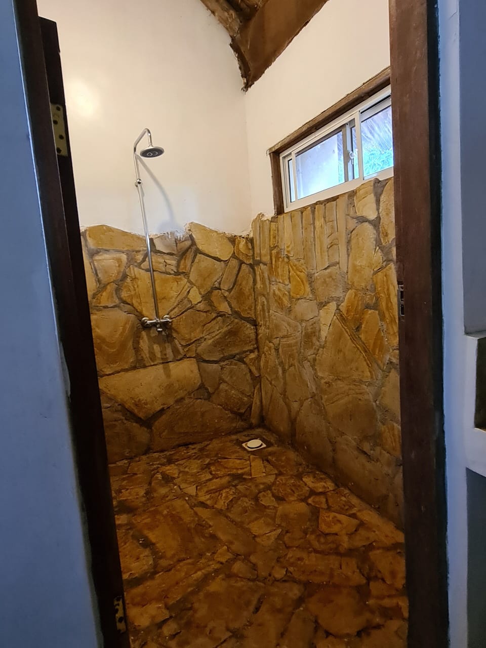 Standard Triple Room, Ensuite | Bathroom | Shower, bathrobes, towels