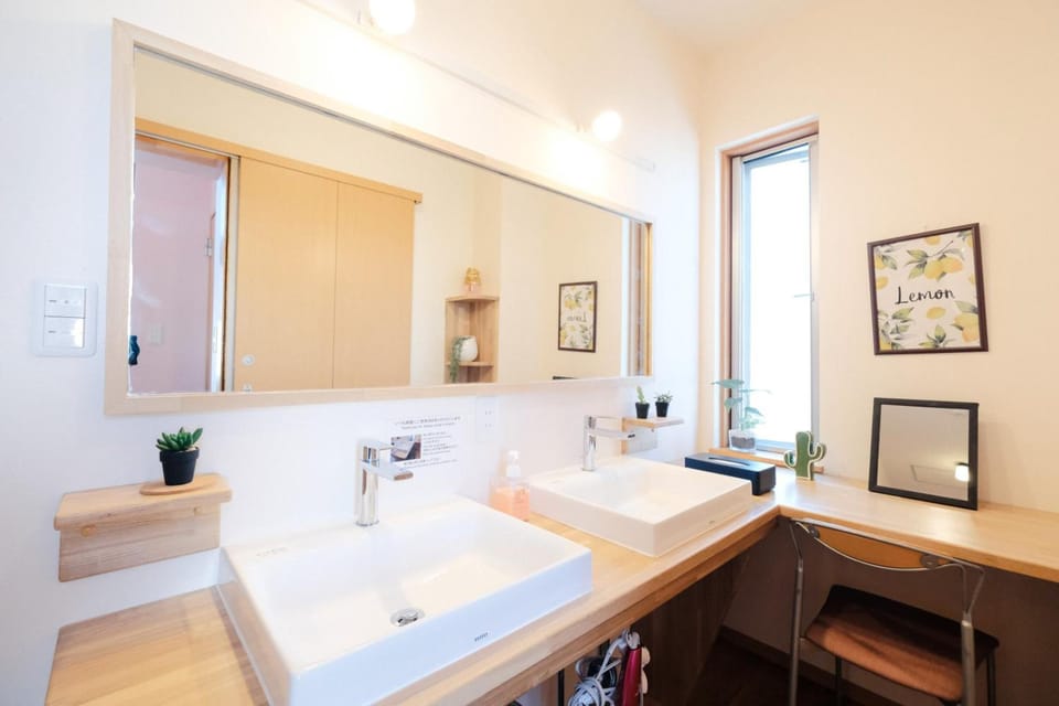 Shower, slippers, bidet, towels