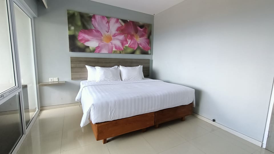 Design Room, 1 King Bed | Free WiFi, bed sheets