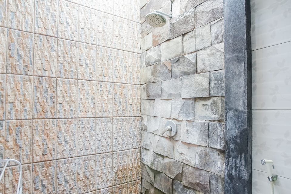 Deluxe Double Room | Bathroom | Shower, towels