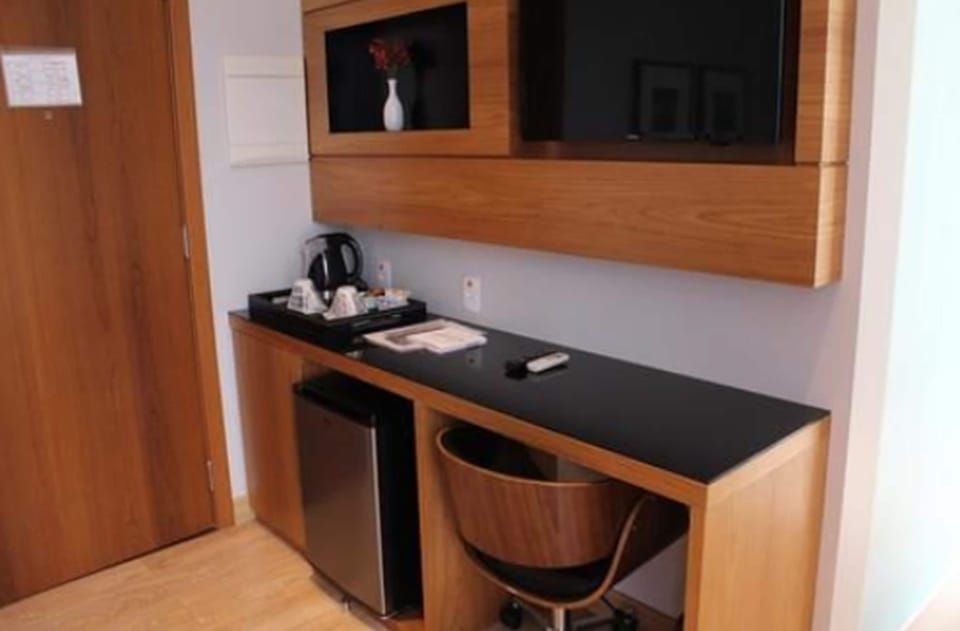 Panoramic Suite | In-room safe, desk, blackout drapes, soundproofing