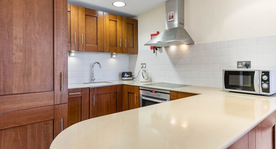 Apartment, 2 Bedrooms | Private kitchen | Full-size fridge, microwave, oven, stovetop