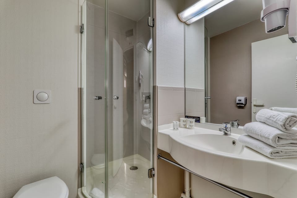 Shower, free toiletries, hair dryer, towels