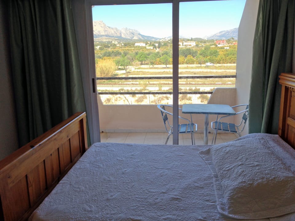 1 bedroom, premium bedding, minibar, desk