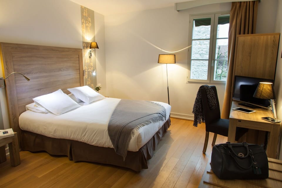 Minibar, in-room safe, soundproofing, free WiFi