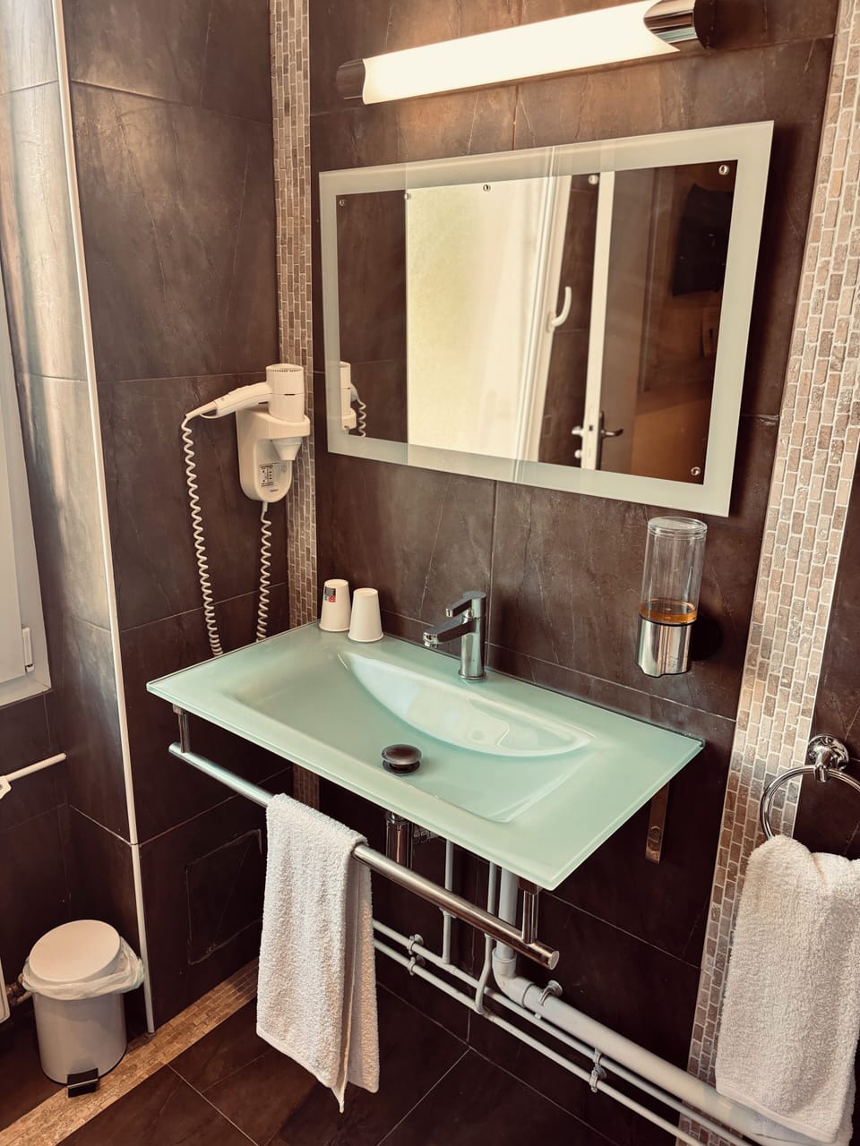 Superior Room, Bathtub | In-room safe, desk, soundproofing, free WiFi