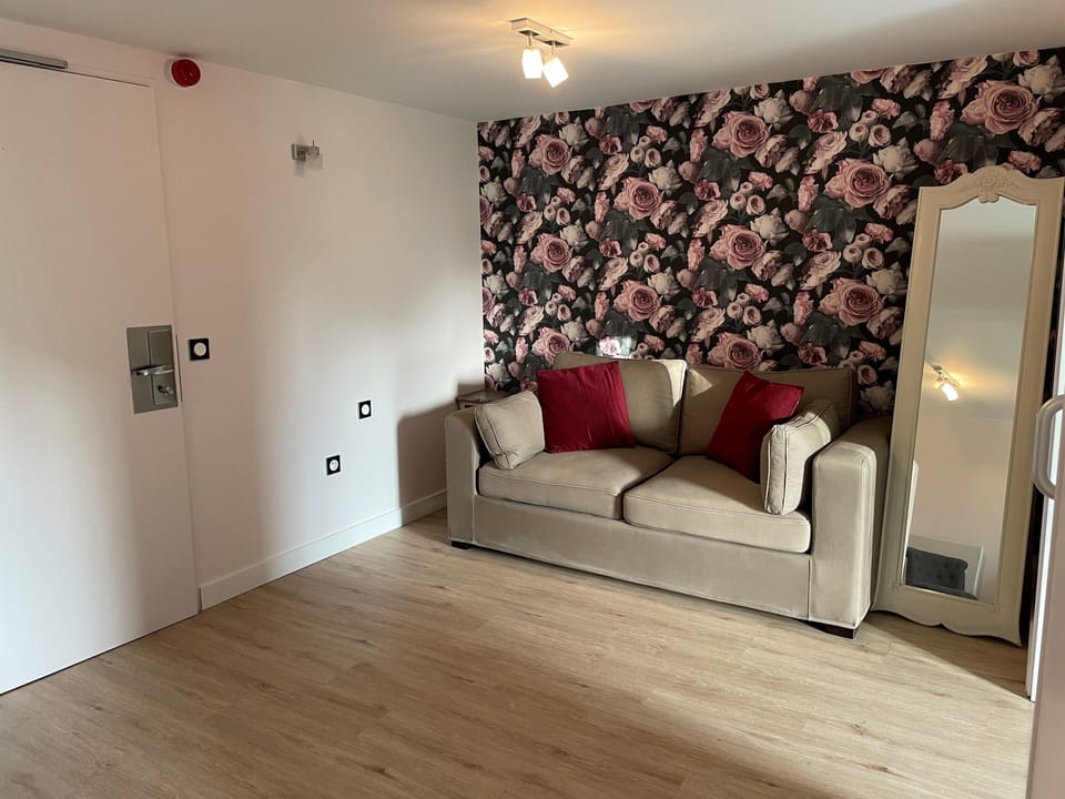 Premium bedding, individually decorated, desk, laptop workspace