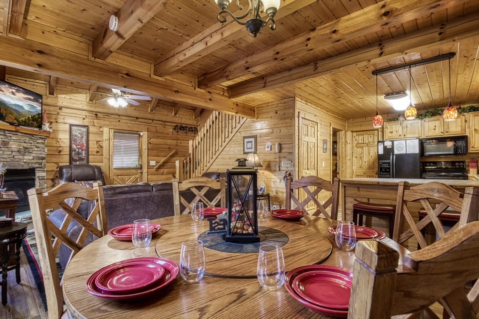 House, Multiple Beds (Whispering Creek #302) | Dining