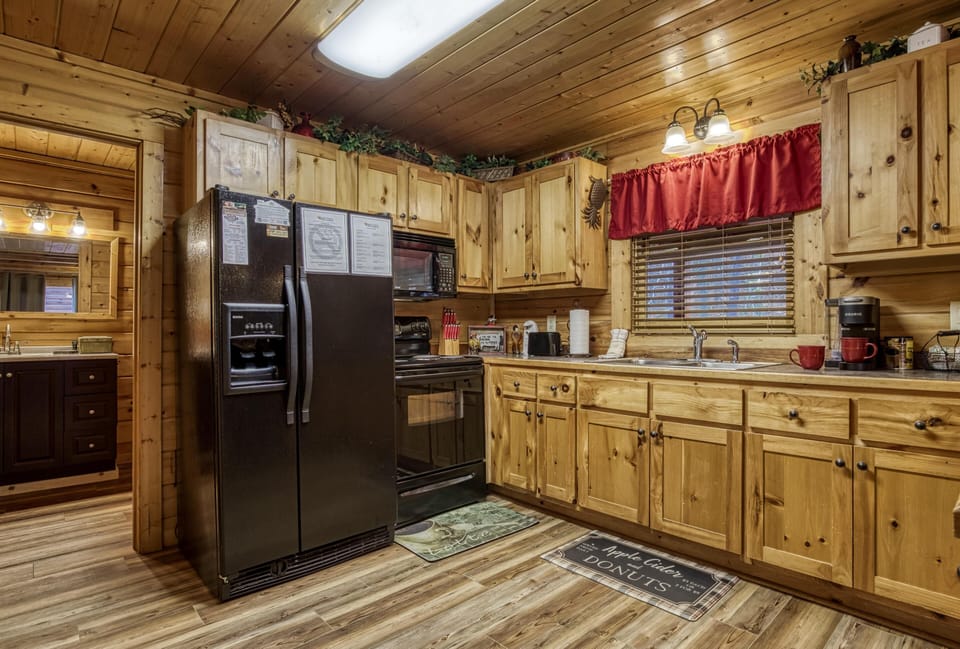 House, Multiple Beds (Whispering Creek #302) | Private kitchen | Fridge, microwave, stovetop, dishwasher