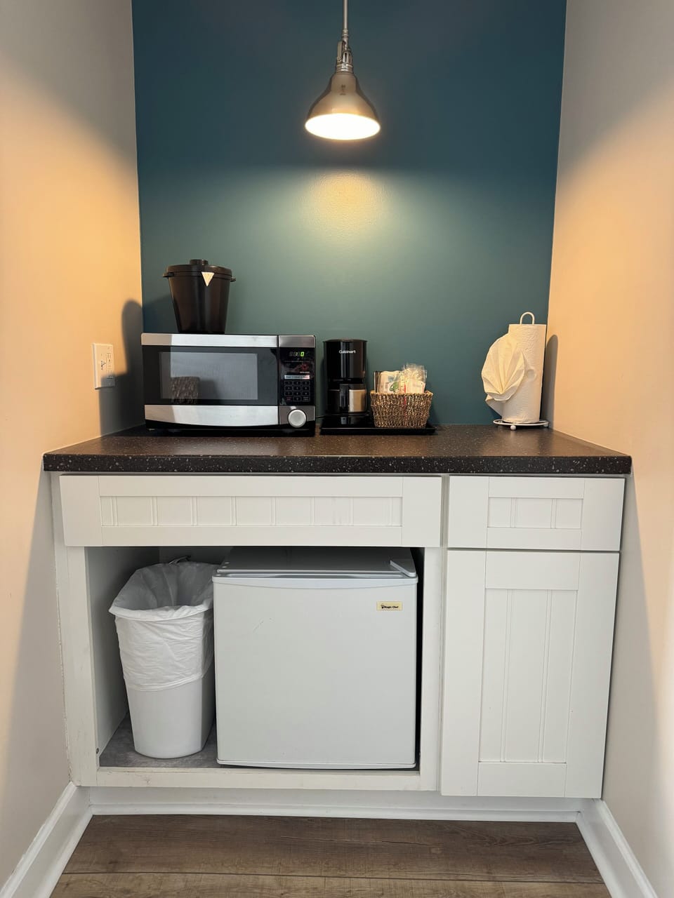 Basic Single Room | Down comforters, iron/ironing board, WiFi (free), bed sheets