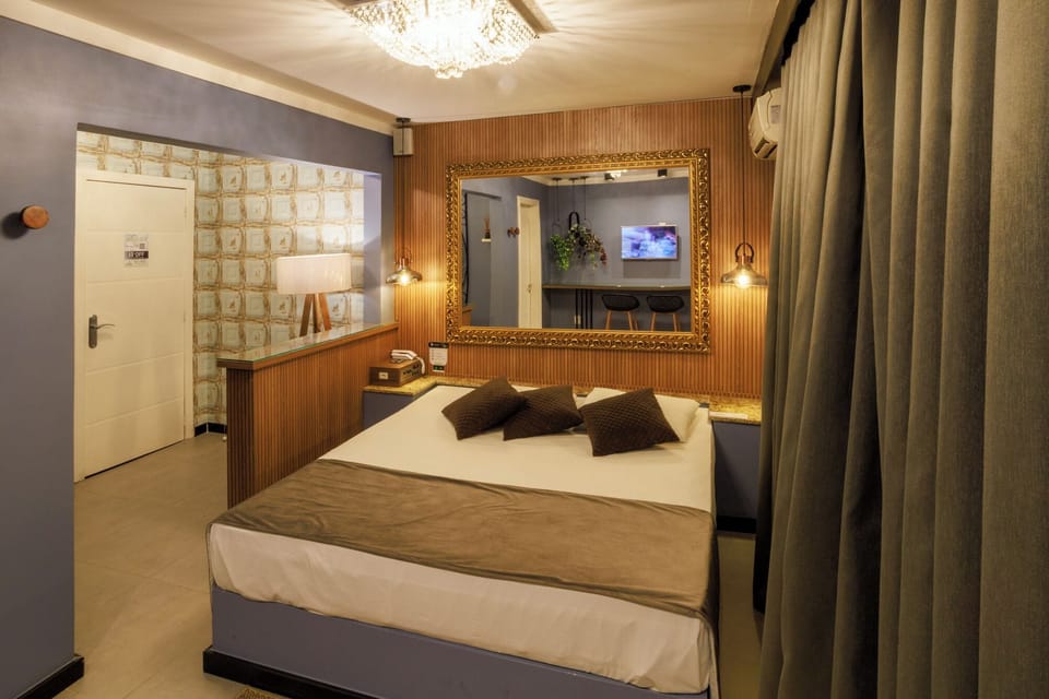 Luxury Double Room Single Use | Individually decorated, individually furnished, desk, soundproofing