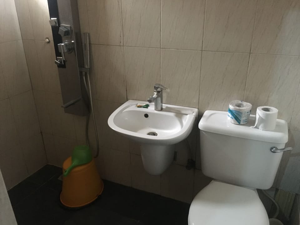 Towels, soap, shampoo, toilet paper