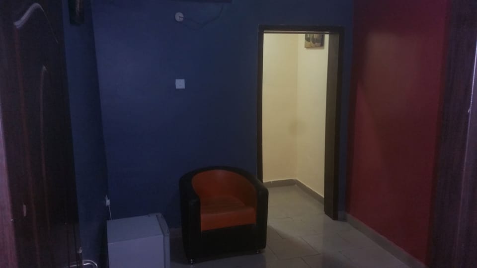 Deluxe Room | Minibar, in-room safe, desk, laptop workspace