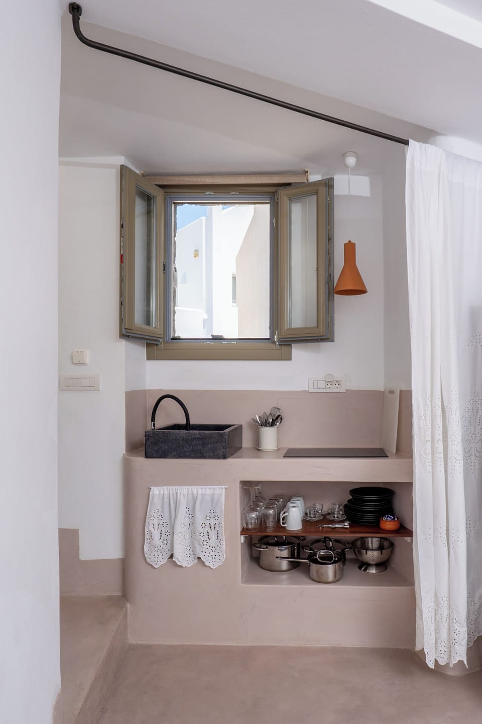 Studio | Private kitchen | Espresso maker, coffee/tea maker, fridge, electric kettle