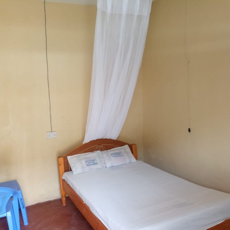 Double Room | Desk, bed sheets