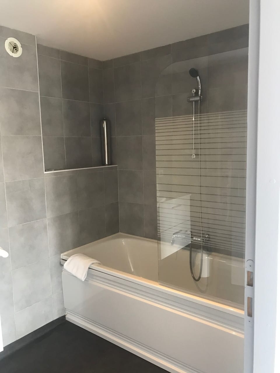 Comfort Double Room | Deep soaking bathtub