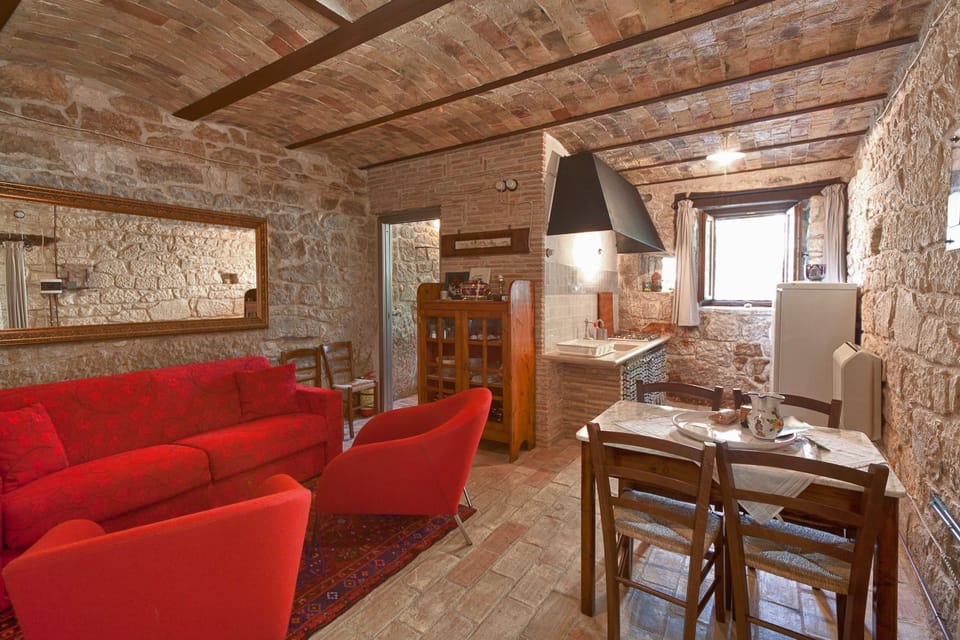 Romantic Apartment, Multiple Beds (Lucertola Muralis-first floor) | Private kitchen | Fridge, stovetop, cookware/dishes/utensils