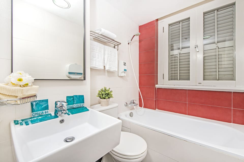 Shower, free toiletries, hair dryer, towels