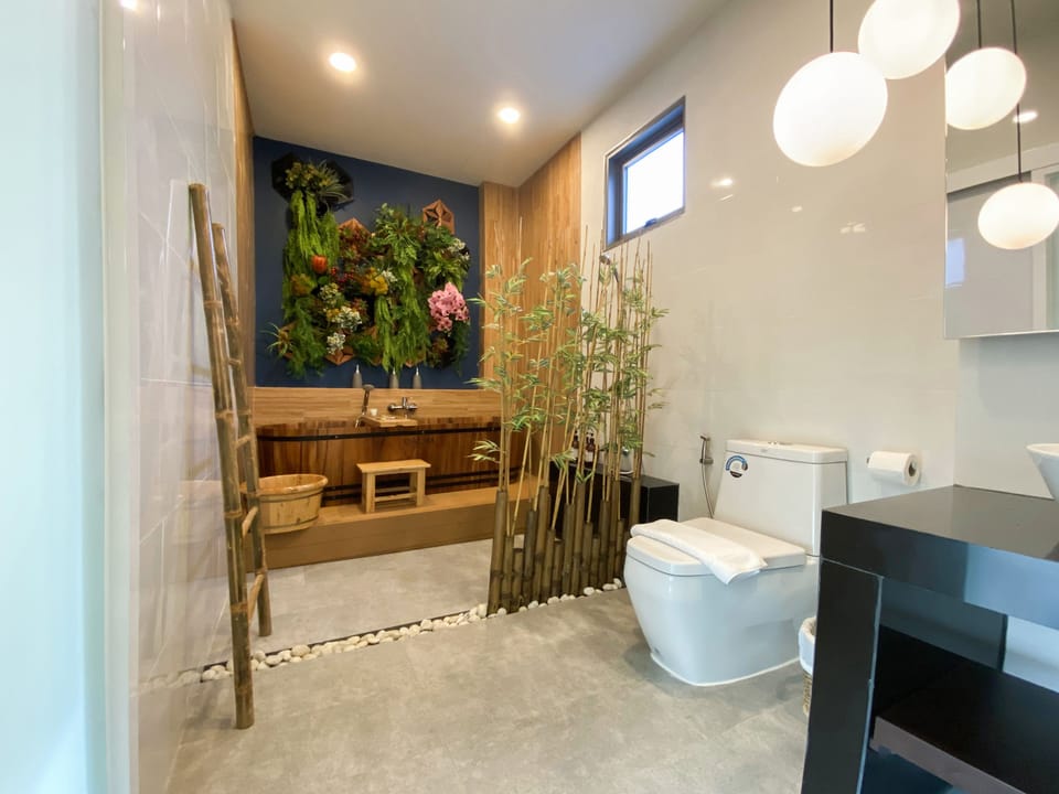 Japanese Room (Free Drop Off to Airport) | Bathroom | Free toiletries, hair dryer, slippers, towels