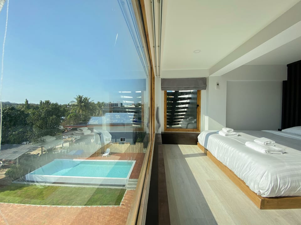 Family Room (Free Drop Off to Airport) | Premium bedding, free minibar, blackout drapes, soundproofing