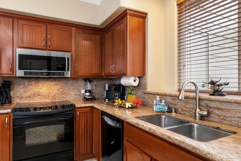Villa, Multiple Beds, Pool View (Waikoloa Beach Villas C3) | Private kitchen
