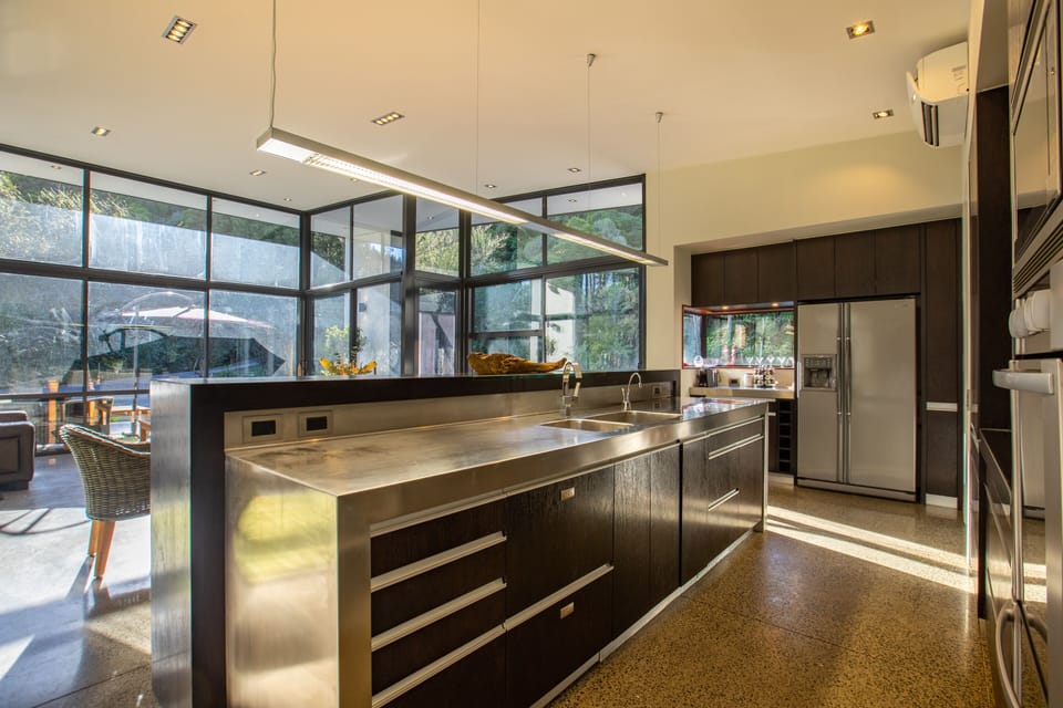 Luxury House, 3 Bedrooms | Private kitchen | Full-size fridge, microwave, oven, stovetop