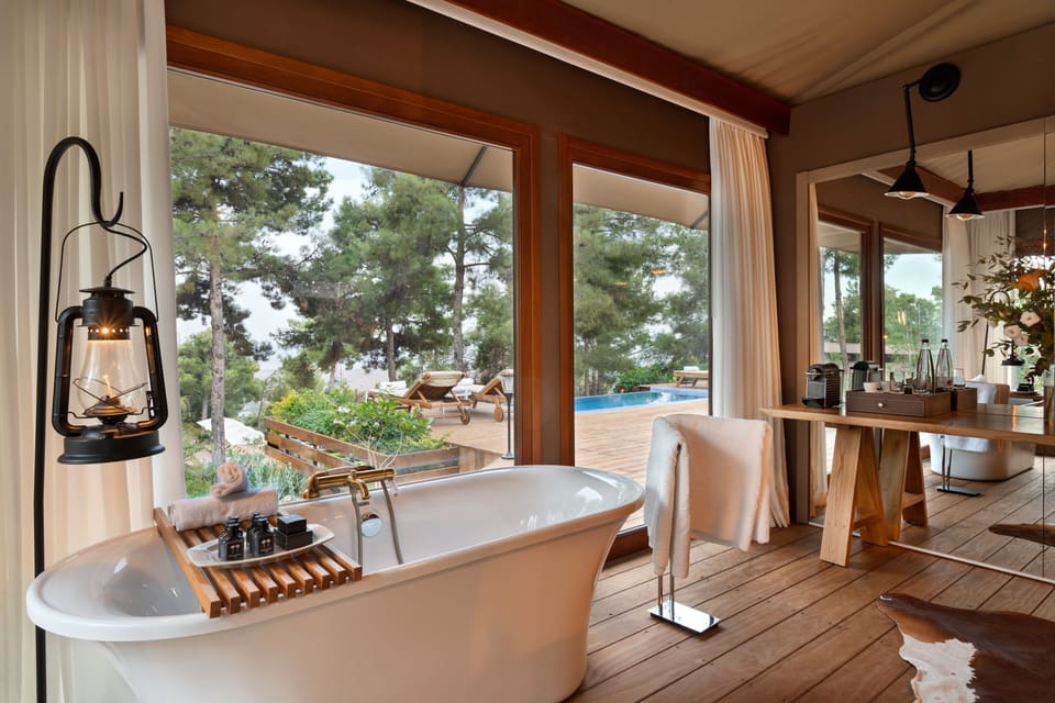 African Lodge | Minibar, in-room safe, individually furnished, desk