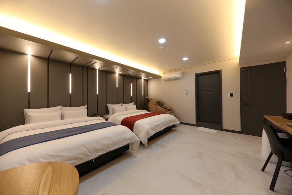 Premium Suite, Jetted Tub (Styler, Massage Chair) | Premium bedding, down comforters, memory foam beds, free minibar