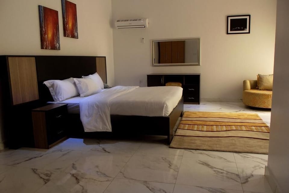 Basic Room | In-room safe, desk, free WiFi, bed sheets