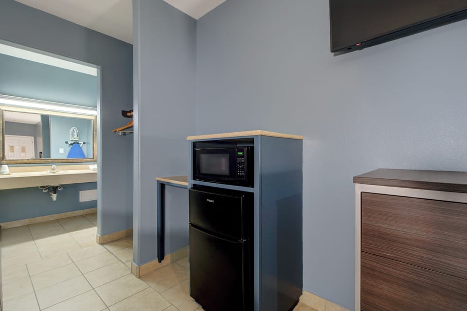 Superior Room, Non Smoking (2 King Beds) | In-room safe, iron/ironing board, WiFi (free), bed sheets